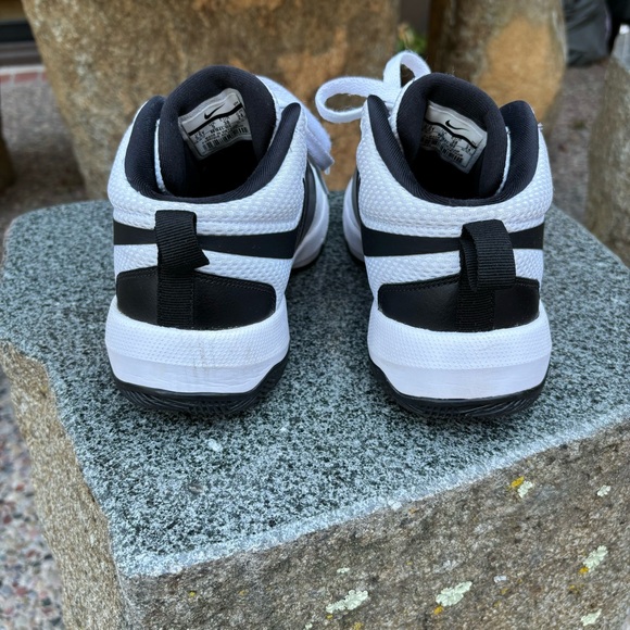 ✨ NIKE TEAM HUSTLE D 8 SNEAKERS ✨ - Picture 3 of 11